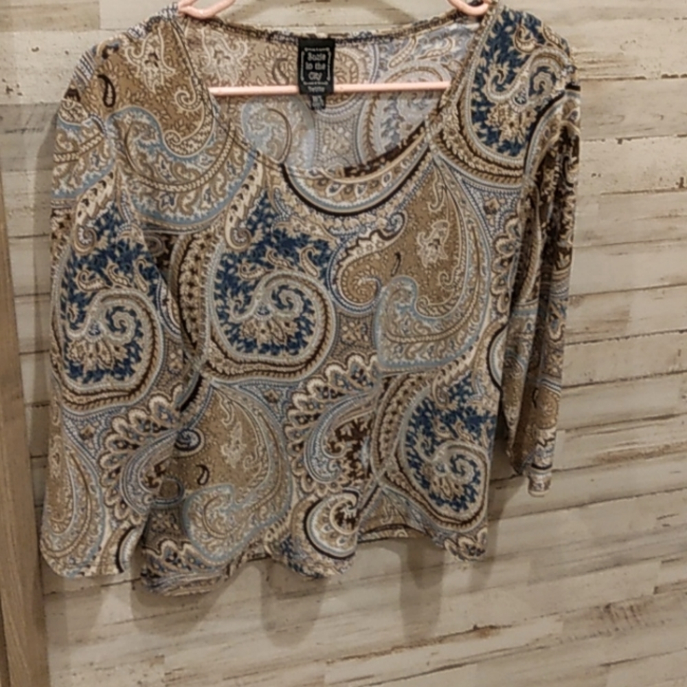 Susie in the City women's top.   Box 237